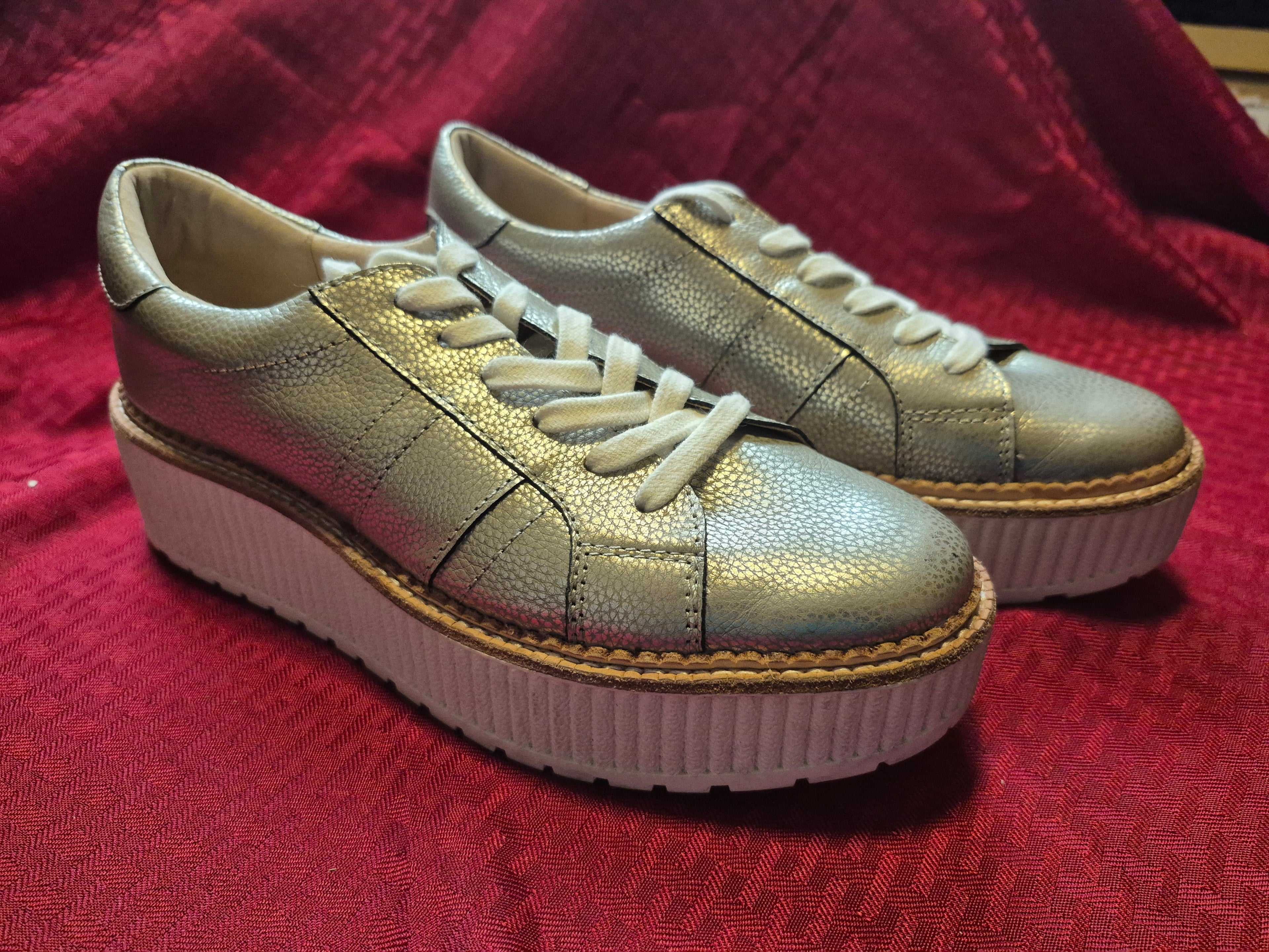 Dolce Vita Tiger Women's Metallic Silver Leather Sneaker Size 9