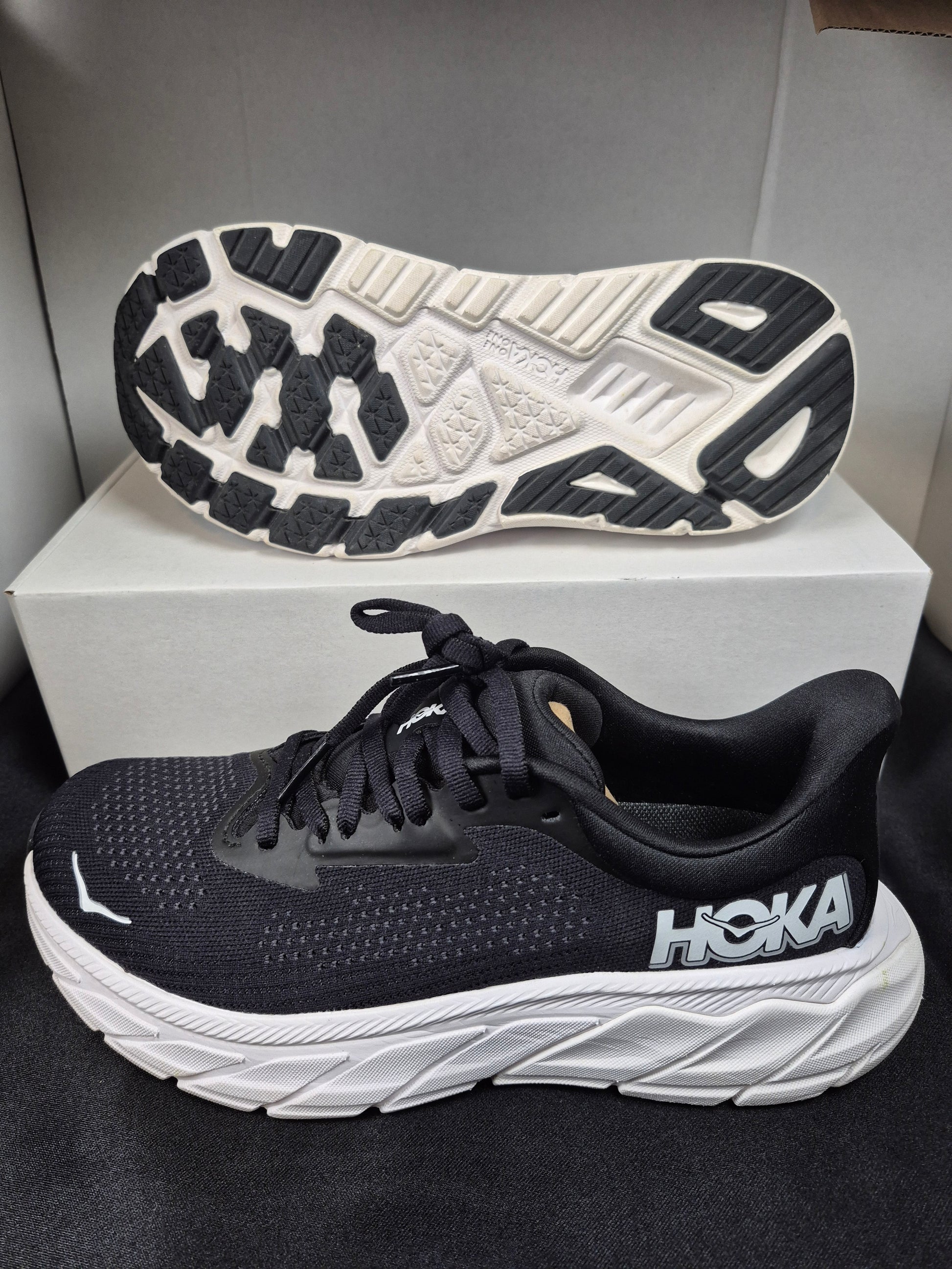 HOKA Arahi 7