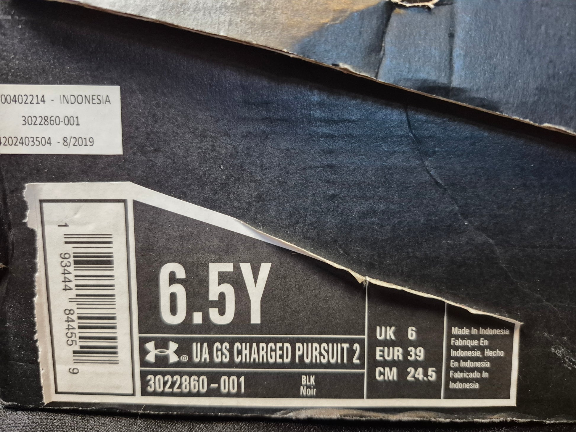 UA Boys Charged Pursuit 2 Shoe Size 6.5