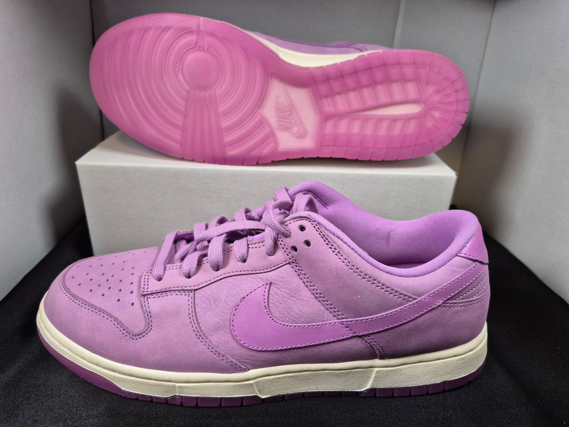 Nike Women's Dunk Low Rush Fuchsia Shoe Size 12