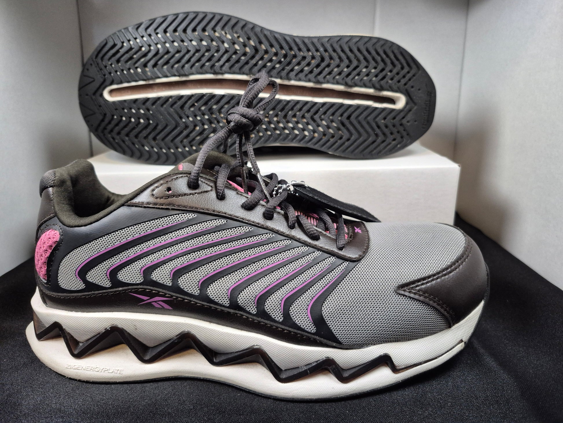 Reebok Women's Safety Toe Shoe Size 9.5