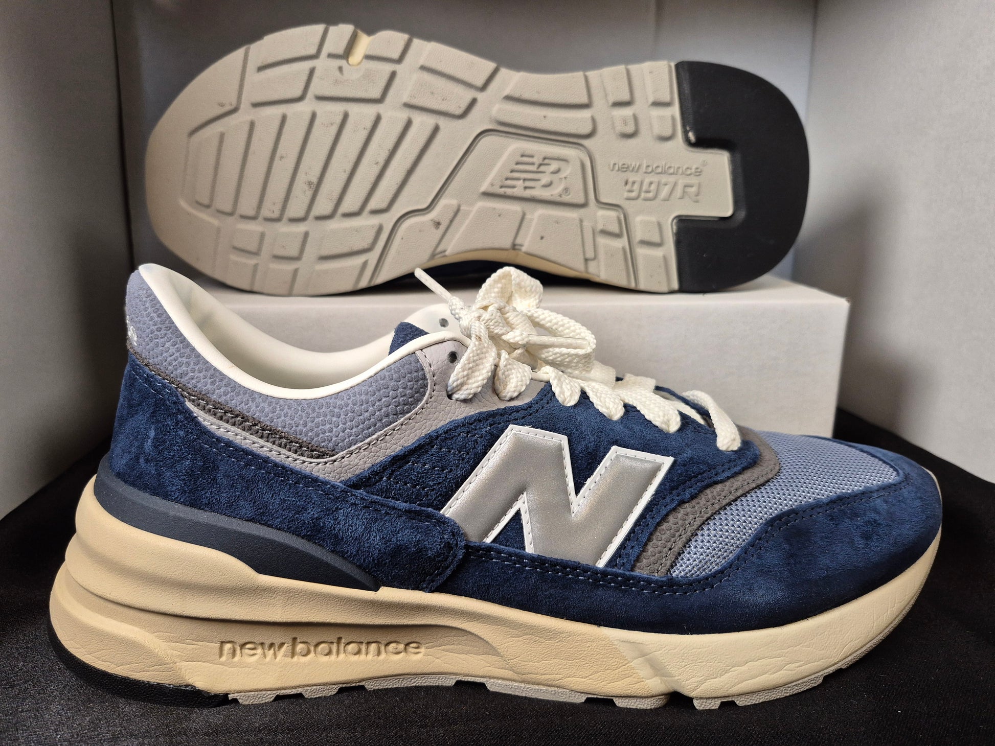 New Balance Classics 997R Unisex Shoe Size 10M/11.5W