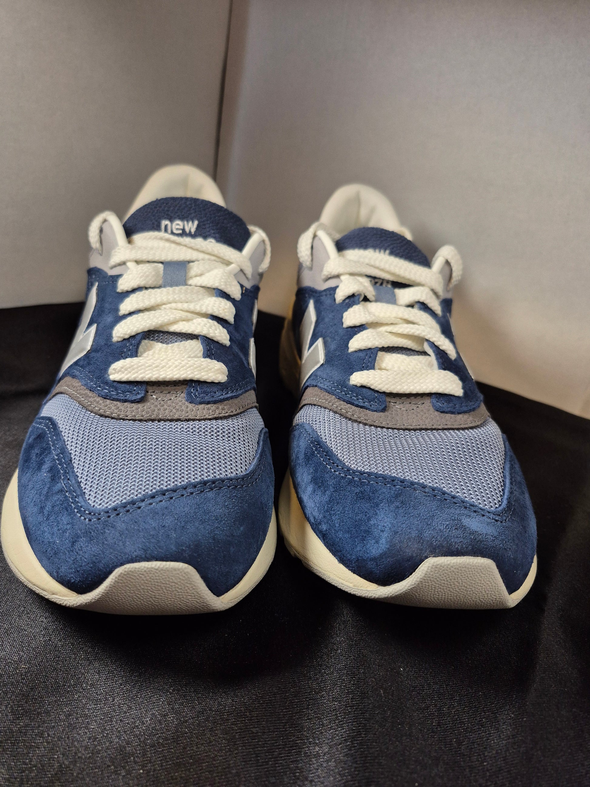 New Balance Classics 997R Unisex Shoe Size 10M/11.5W