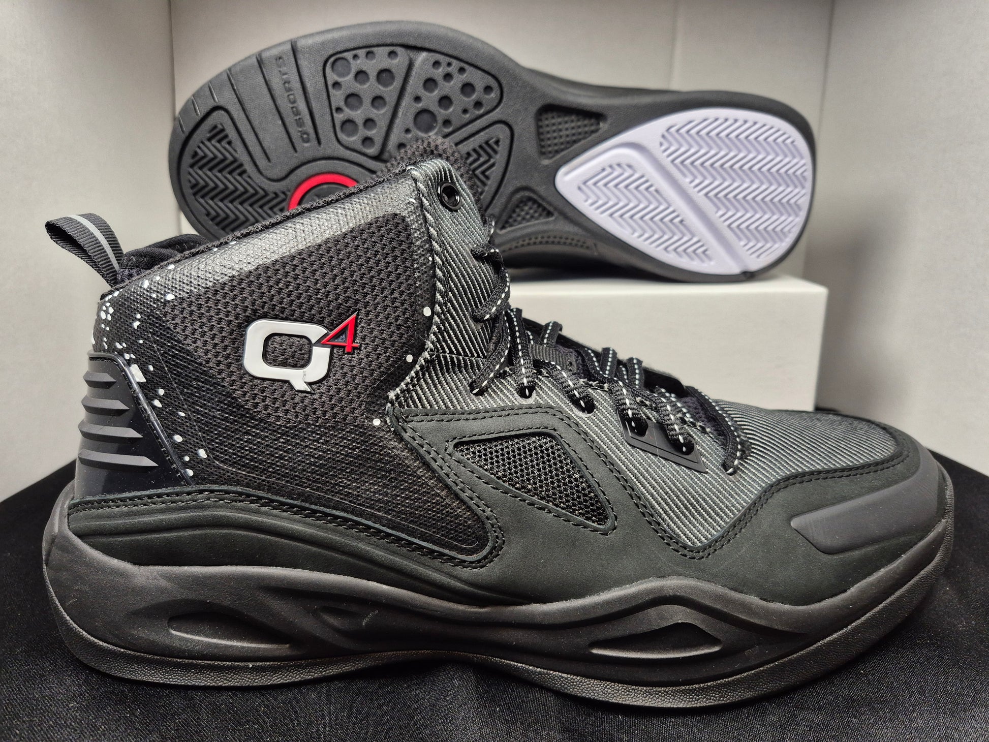 Q4MB-008 Men's Basketball Shoe Size 6