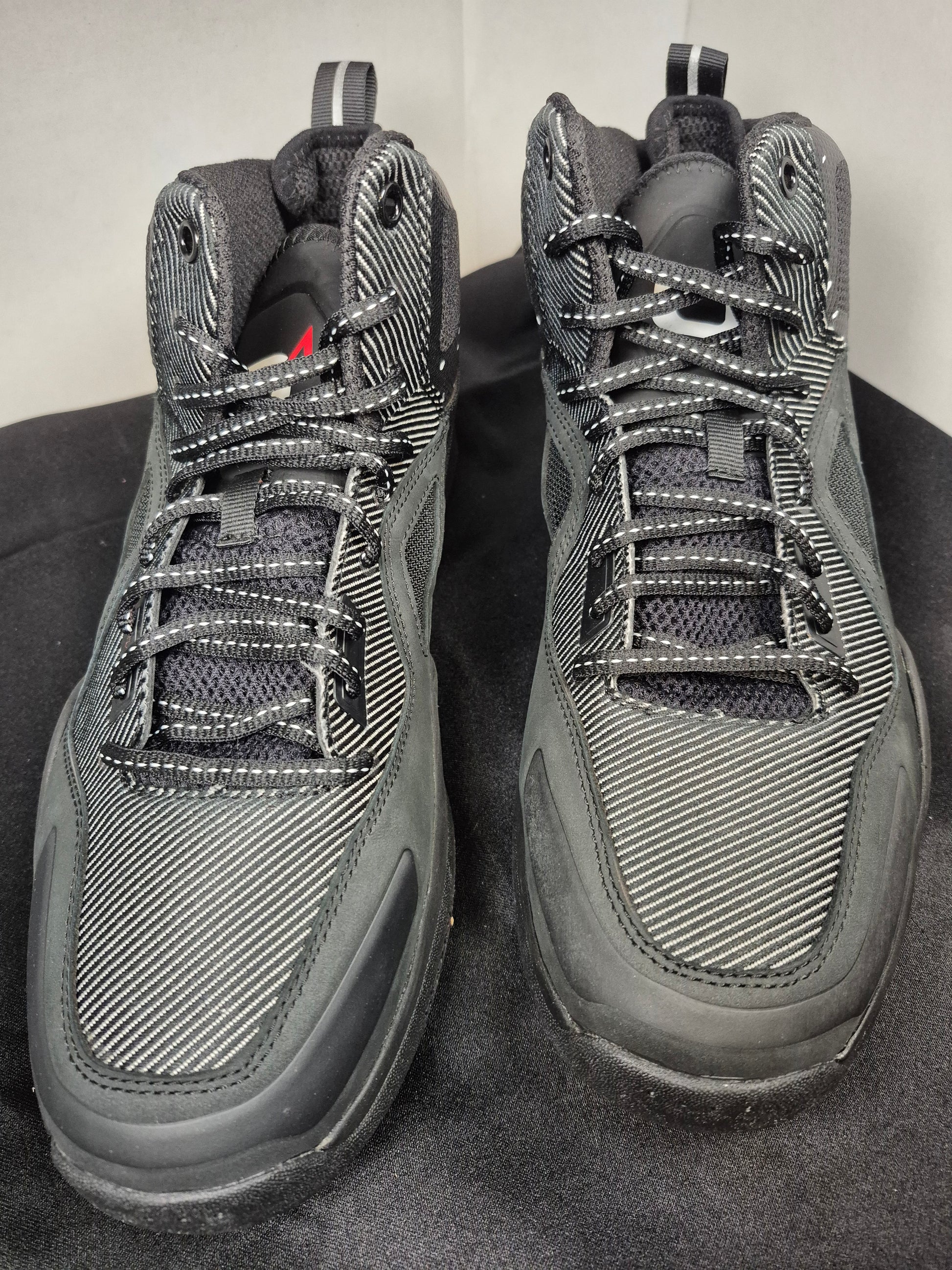 Q4MB-008 Men's Basketball Shoe Size 6