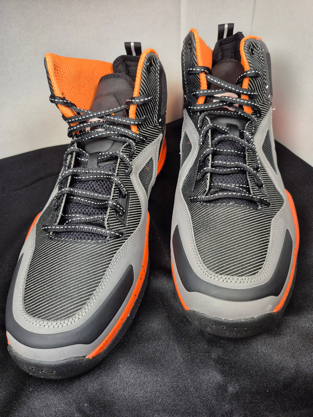 Q4MB-007 Men's Basketball Shoe Size 15