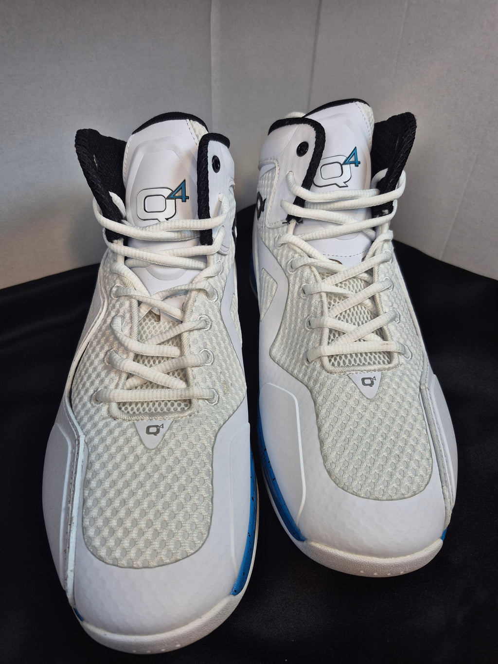 Q4MB-002 Men's Basketball Shoe Size 11.5