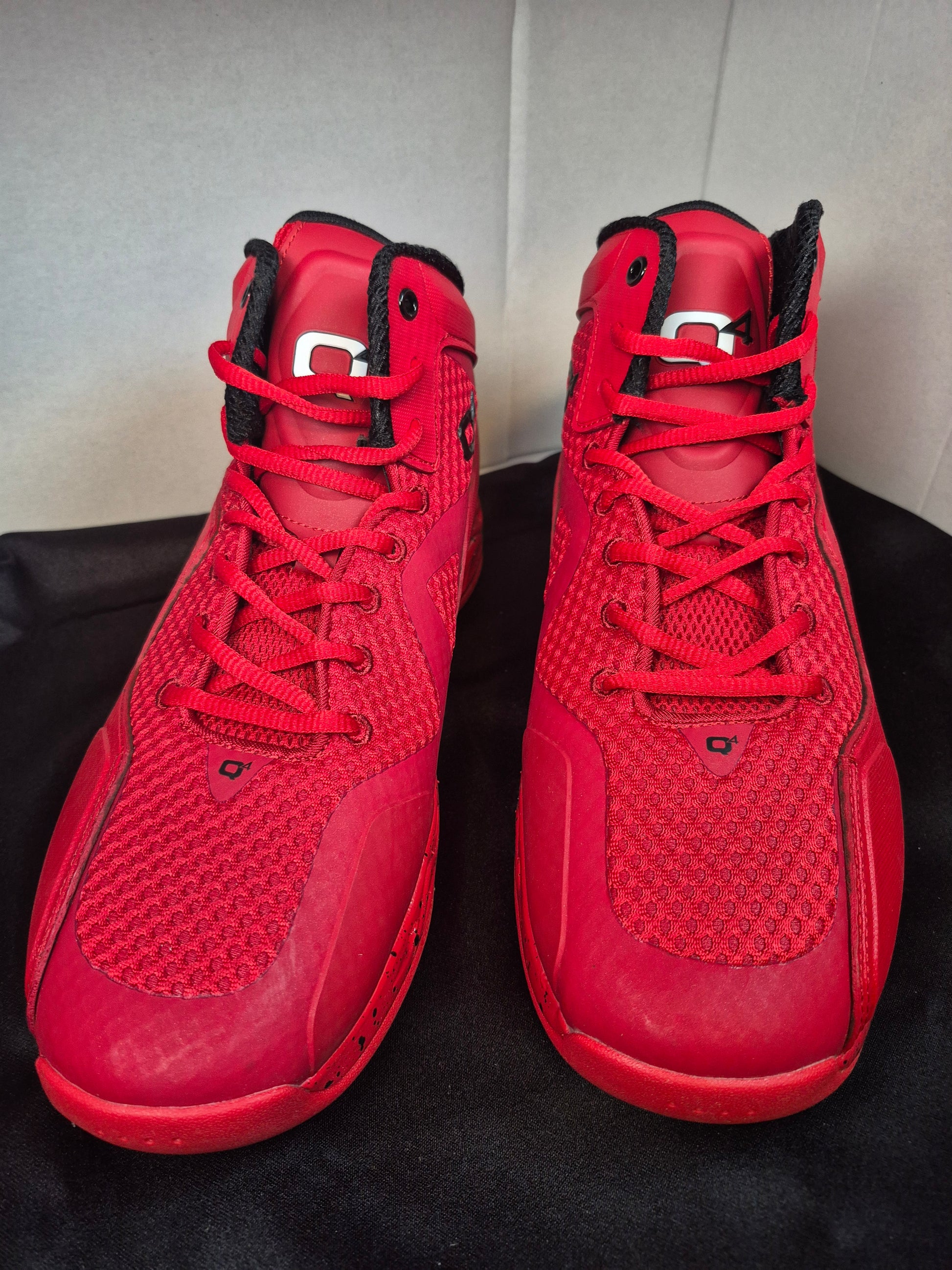 Q4MB-003 Men's Basketball Shoe Size 11.5