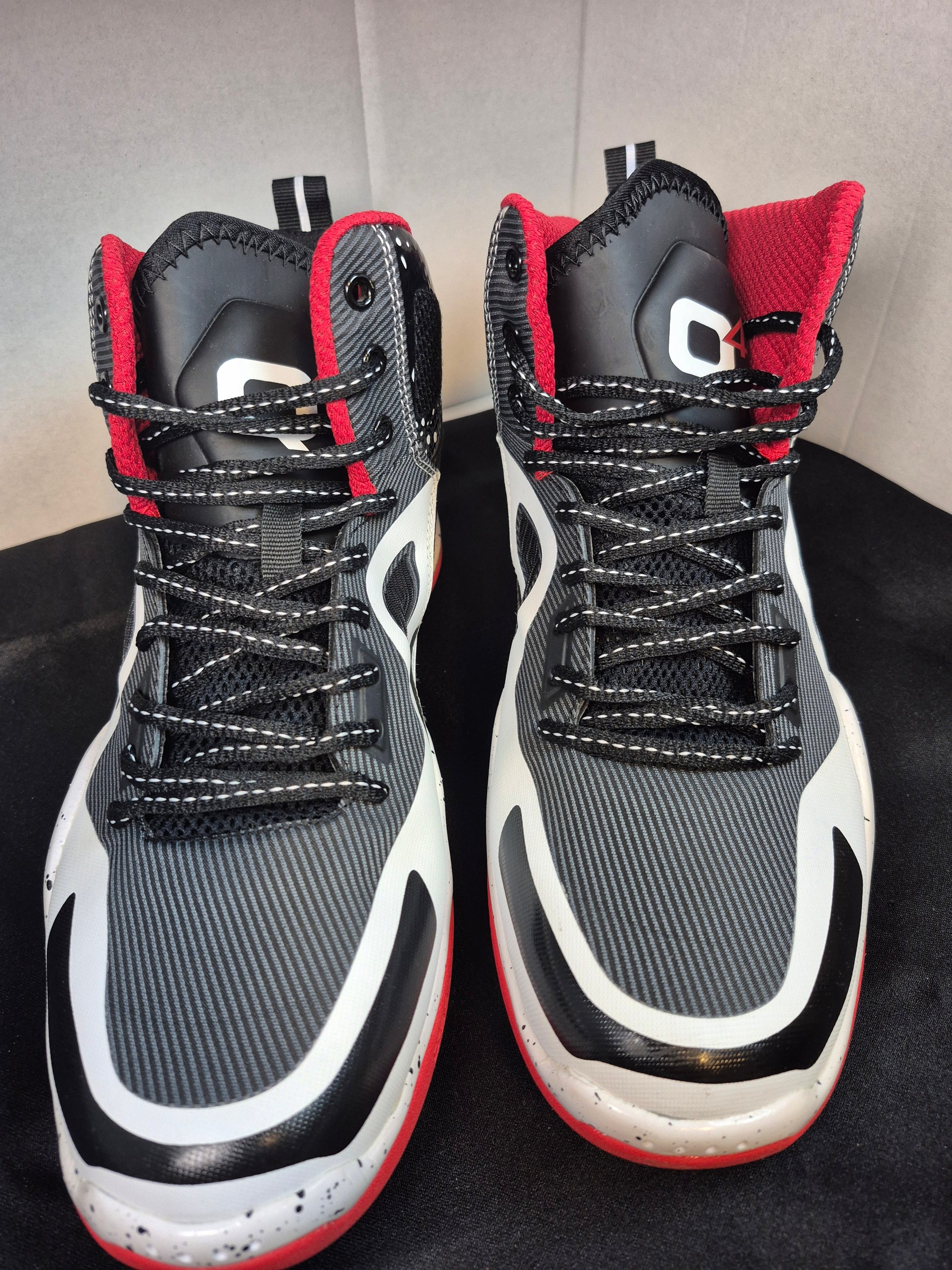 Q4MB-004 Men's Basketball Shoe Size 12.5