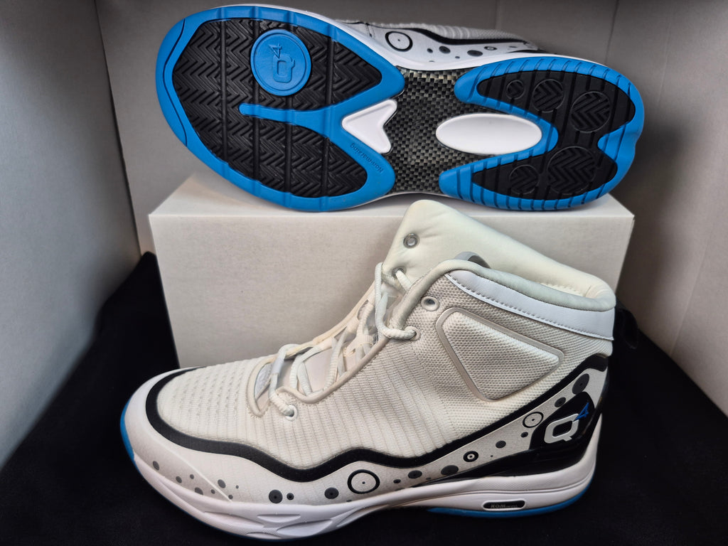 Q4MB-014 Men's Basketball Shoe Size 9.5