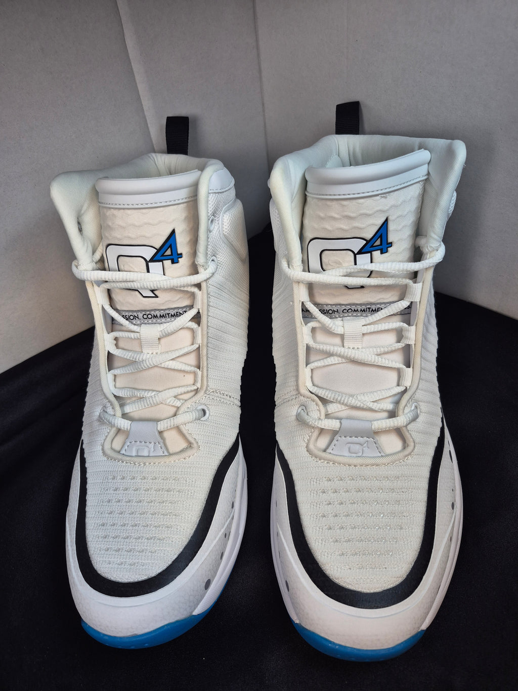 Q4MB-014 Men's Basketball Shoe Size 9.5