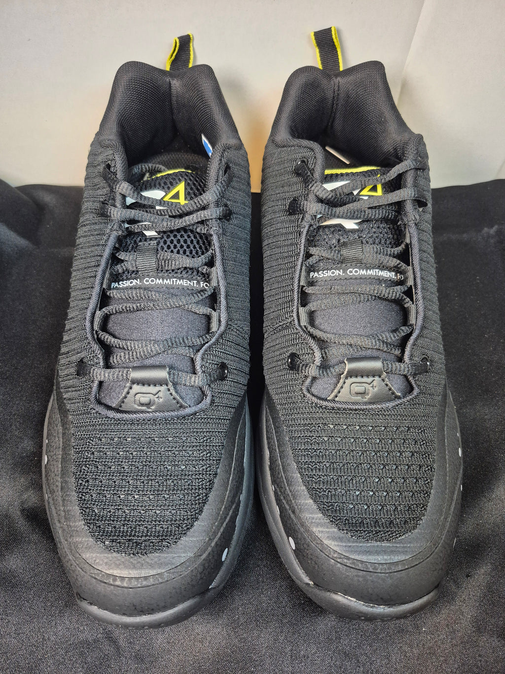 Q4MB-011 Men's Basketball Shoe Size 10