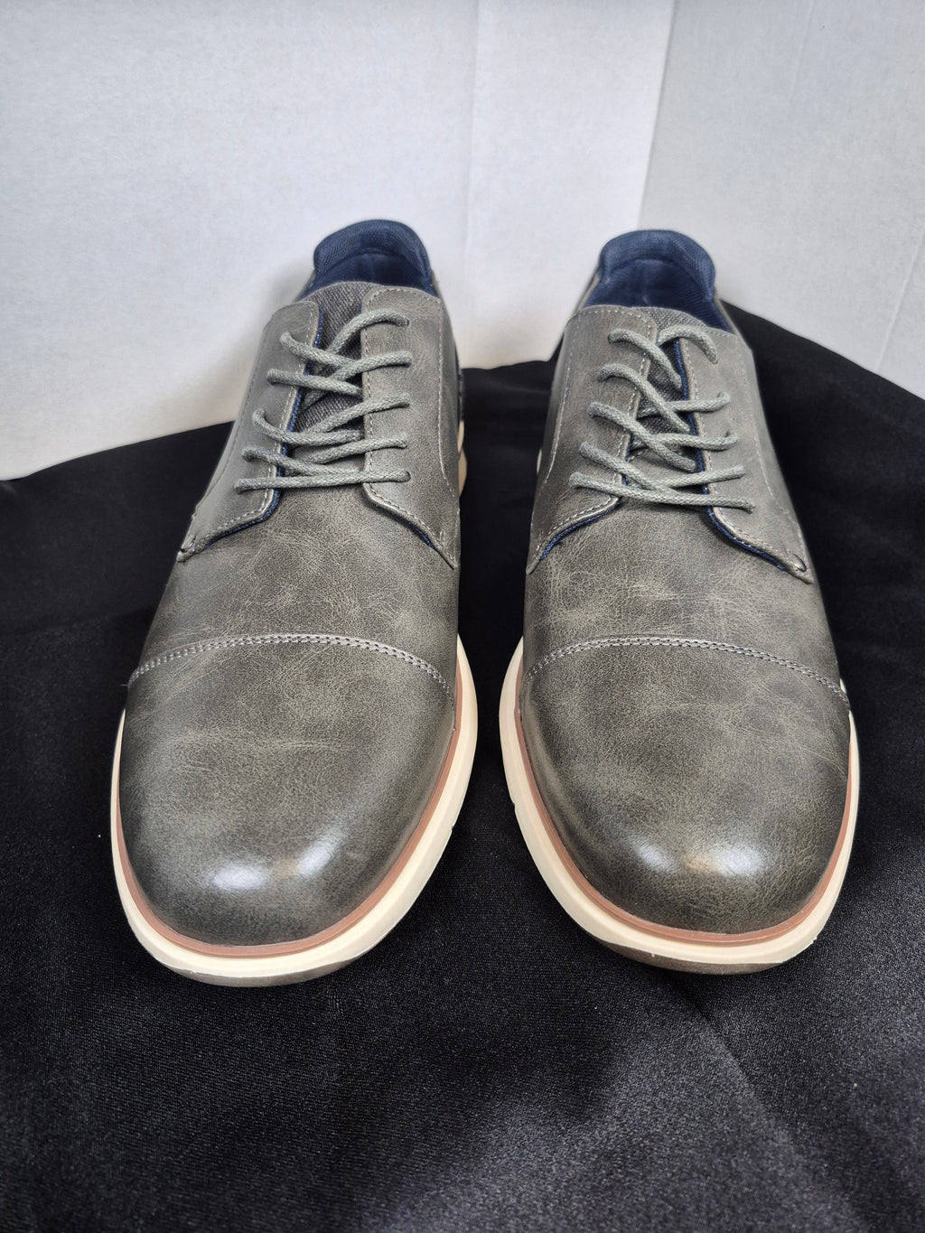 B-52 Aster Men's Fashion Sneaker Size 11