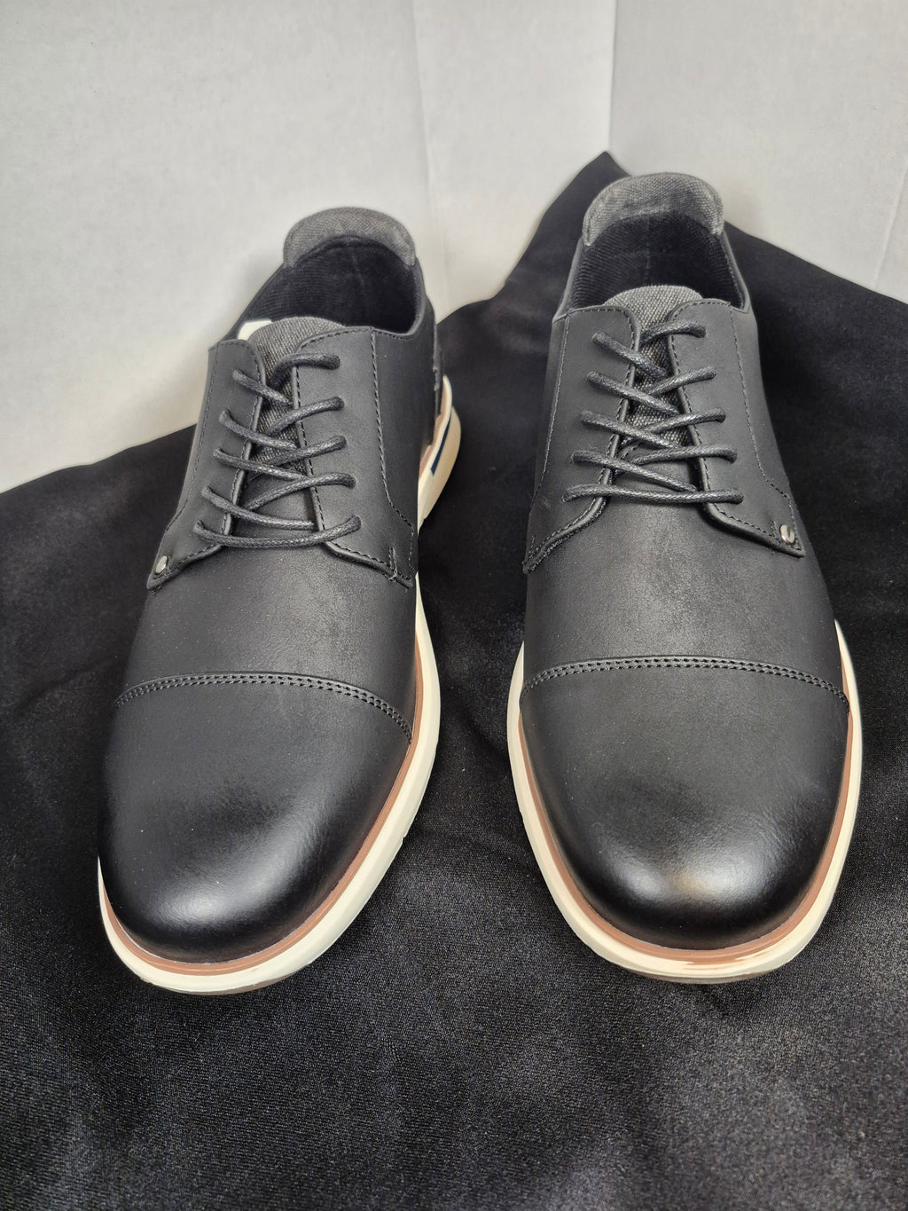 B-52 Aster Men's Fashion Sneaker Size 10