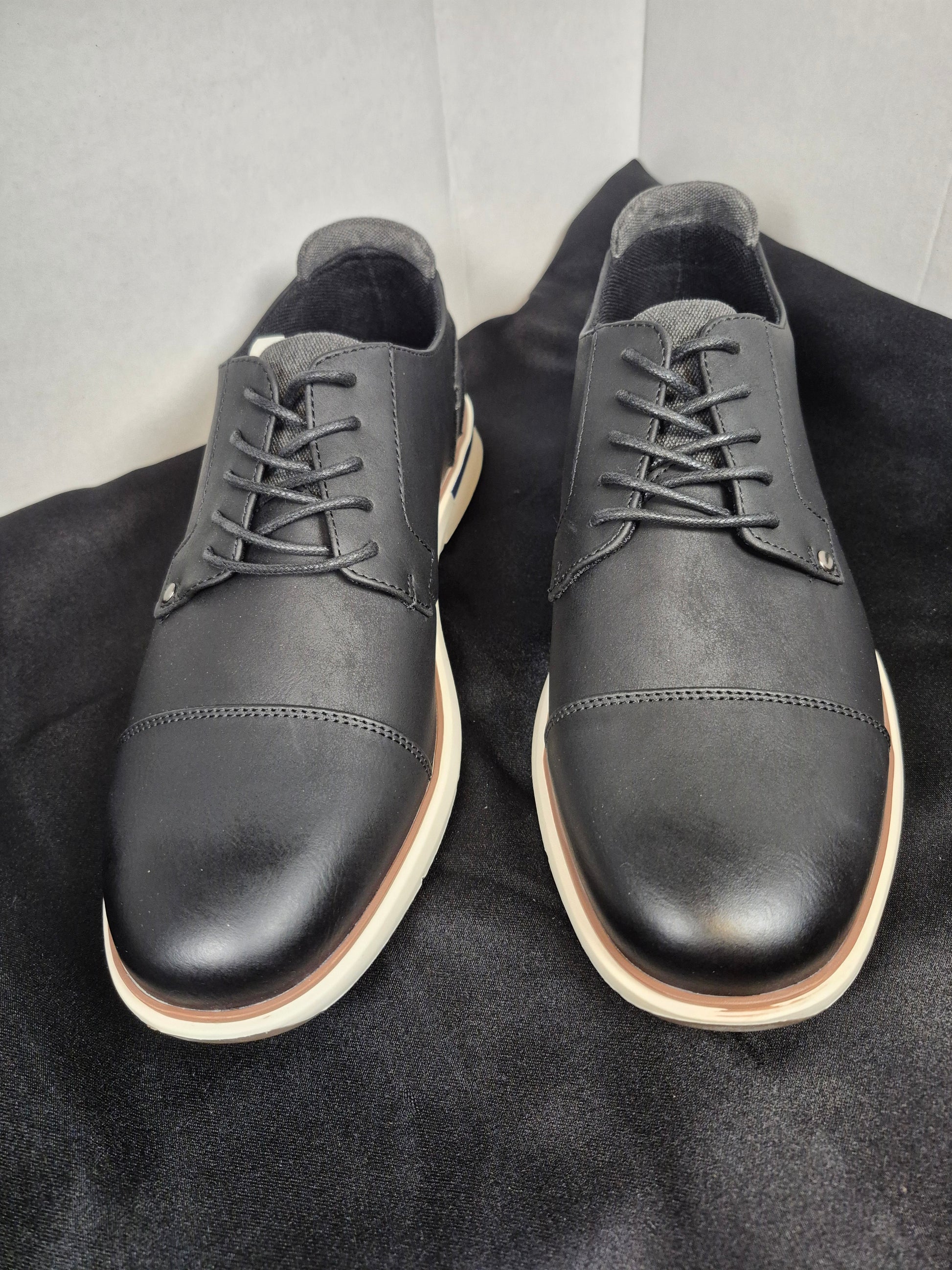 B-52 Aster Men's Fashion Sneaker Size 10