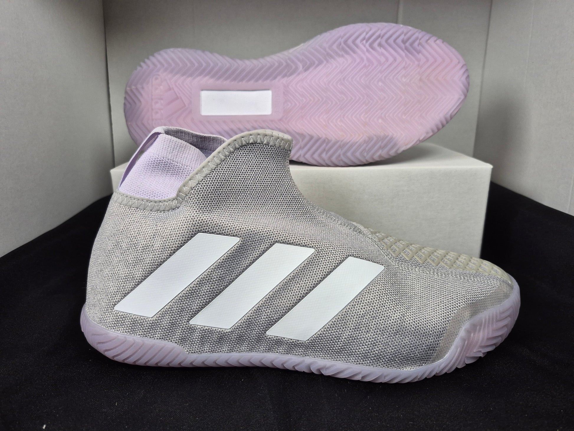 Adidas Stycon Laceless Tennis Shoe Women's size 9