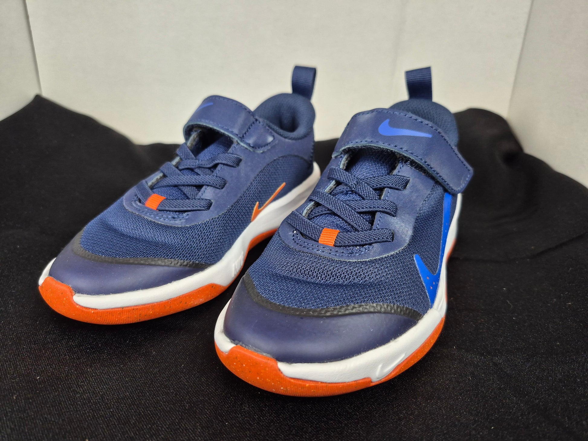 Nike Omni Multi-Court Shoe Kid's size 11c