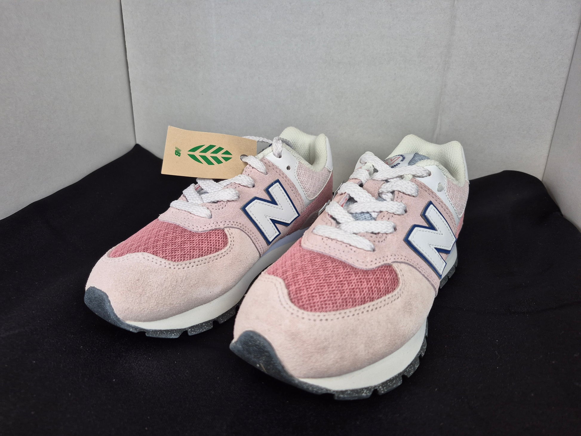 New Balance 574 Sneaker Girl's size 2Y wide