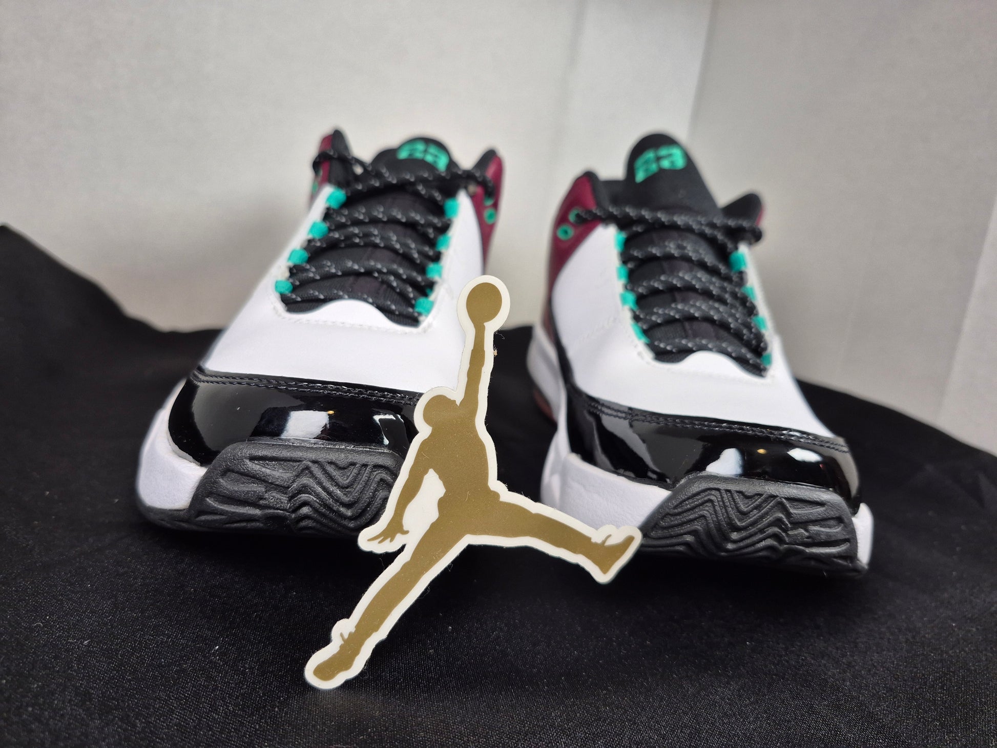 Jordan Max Aura 3 (Big Kid) size 7Y