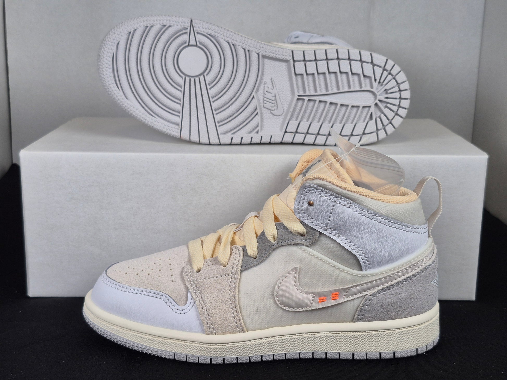 Jordan 1 Mid SE Craft (PS) Kids size 13c