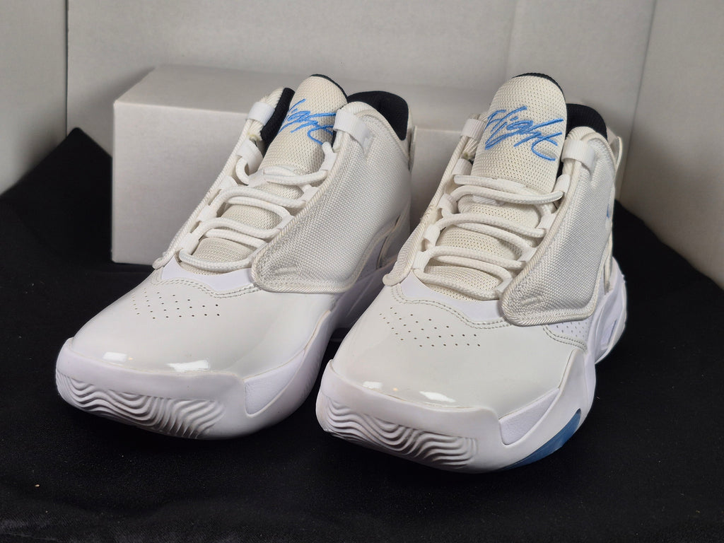 Jordan Boy's Max Aura 4 size 5