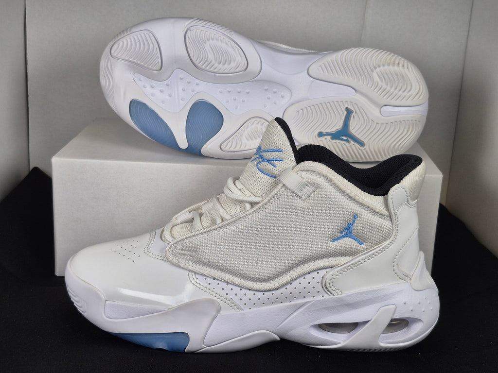 Jordan Boy's Max Aura 4 size 5
