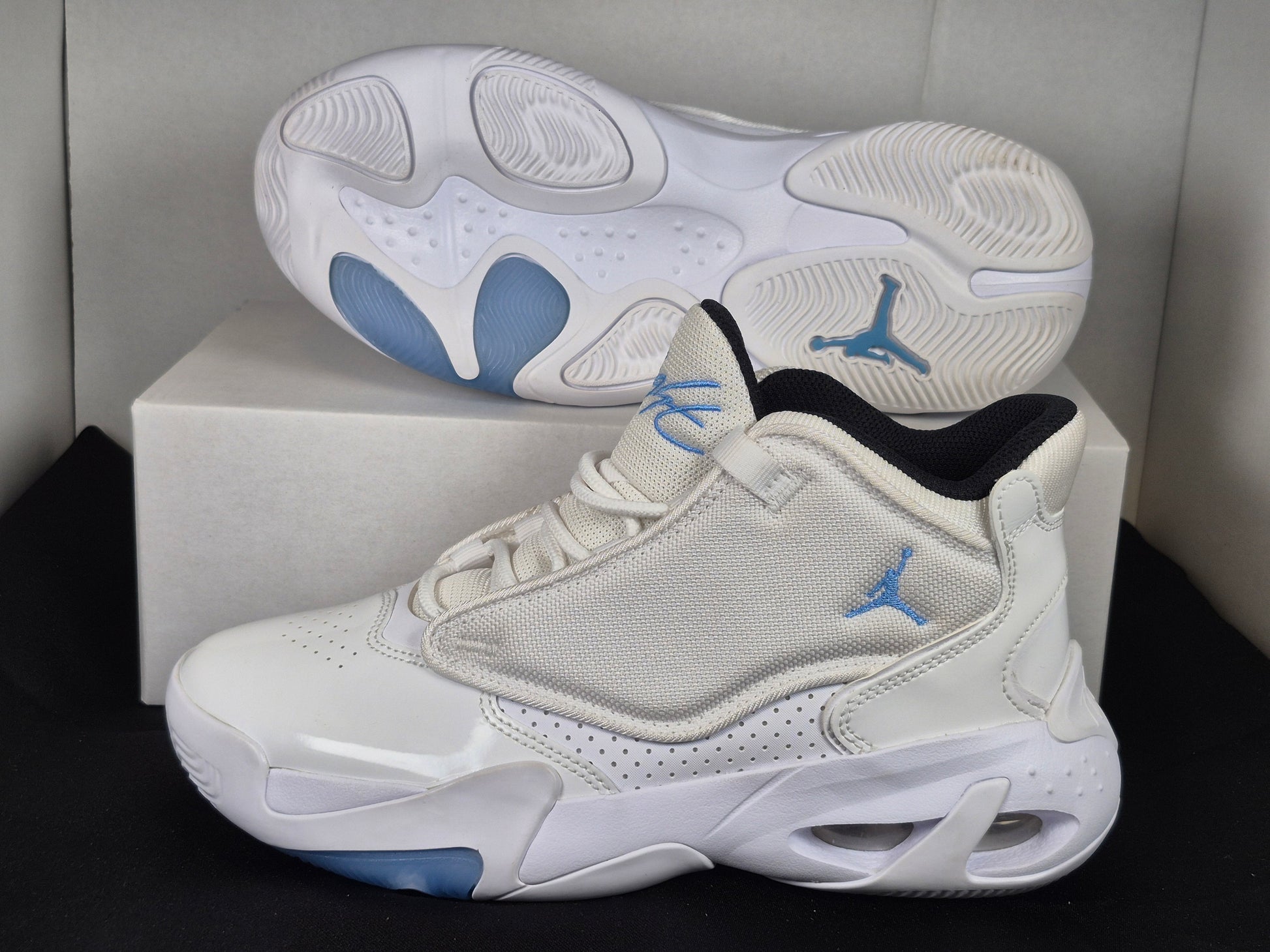 Jordan Boy's Max Aura 4 size 5