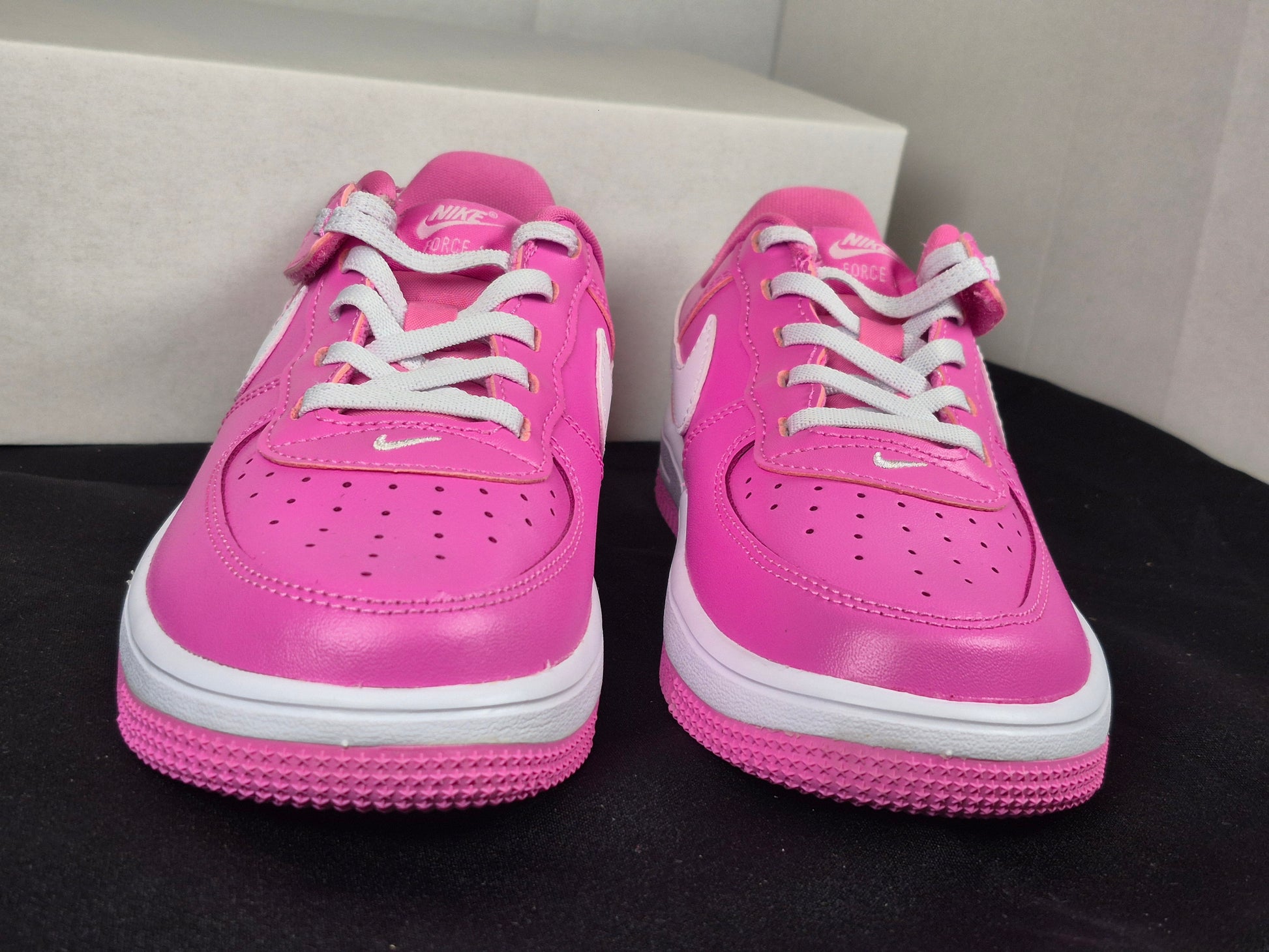 Nike Force 1 Low EasyOn Girls size 1Y