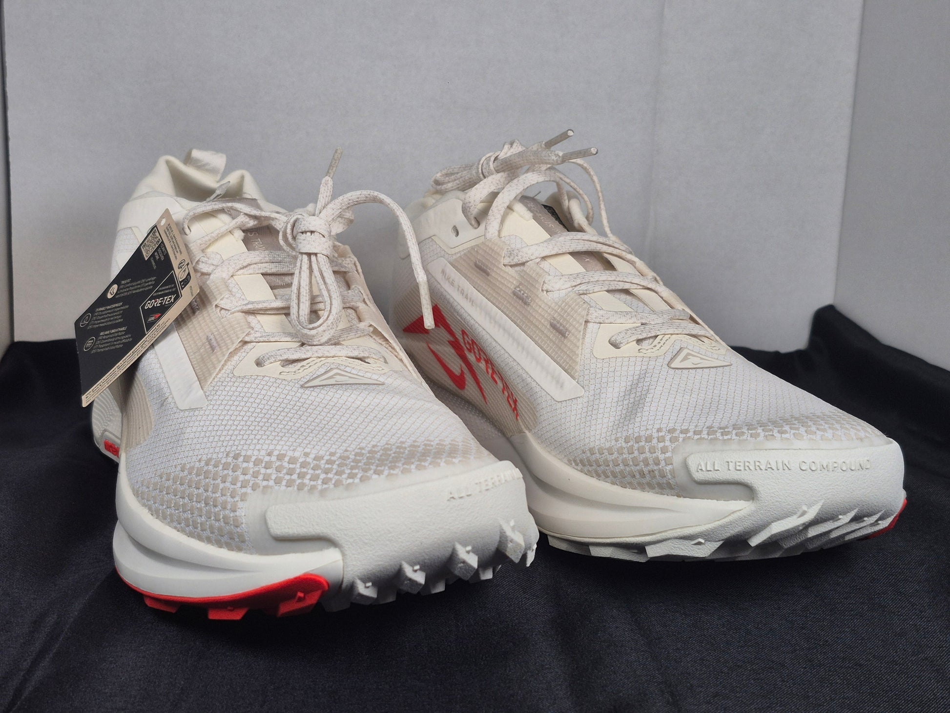 Nike Pegasus Trail 5 GTX Running Shoe Women's size 10