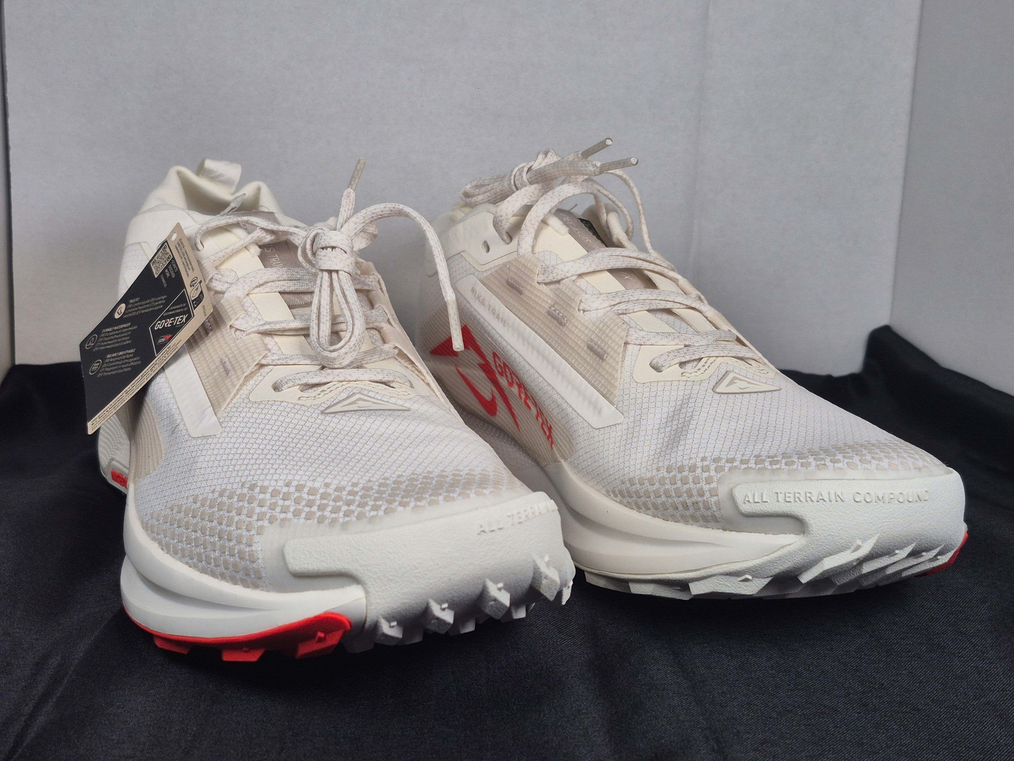 Nike Pegasus Trail 5 GTX Running Shoe Women's size 10