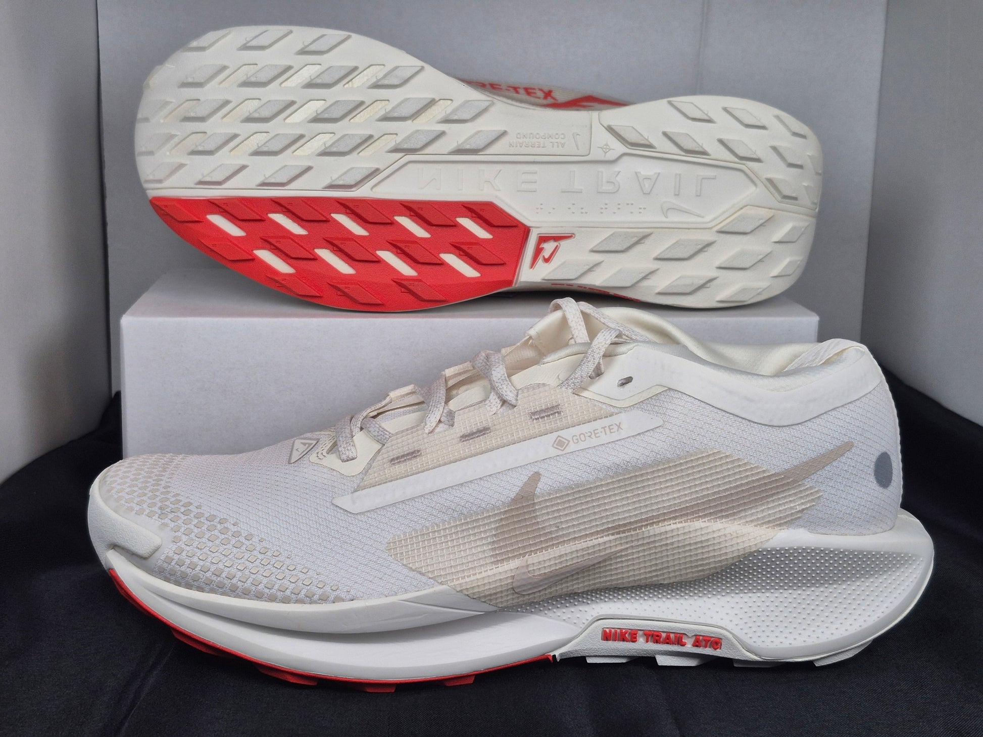 Nike Pegasus Trail 5 GTX Running Shoe Women's size 10