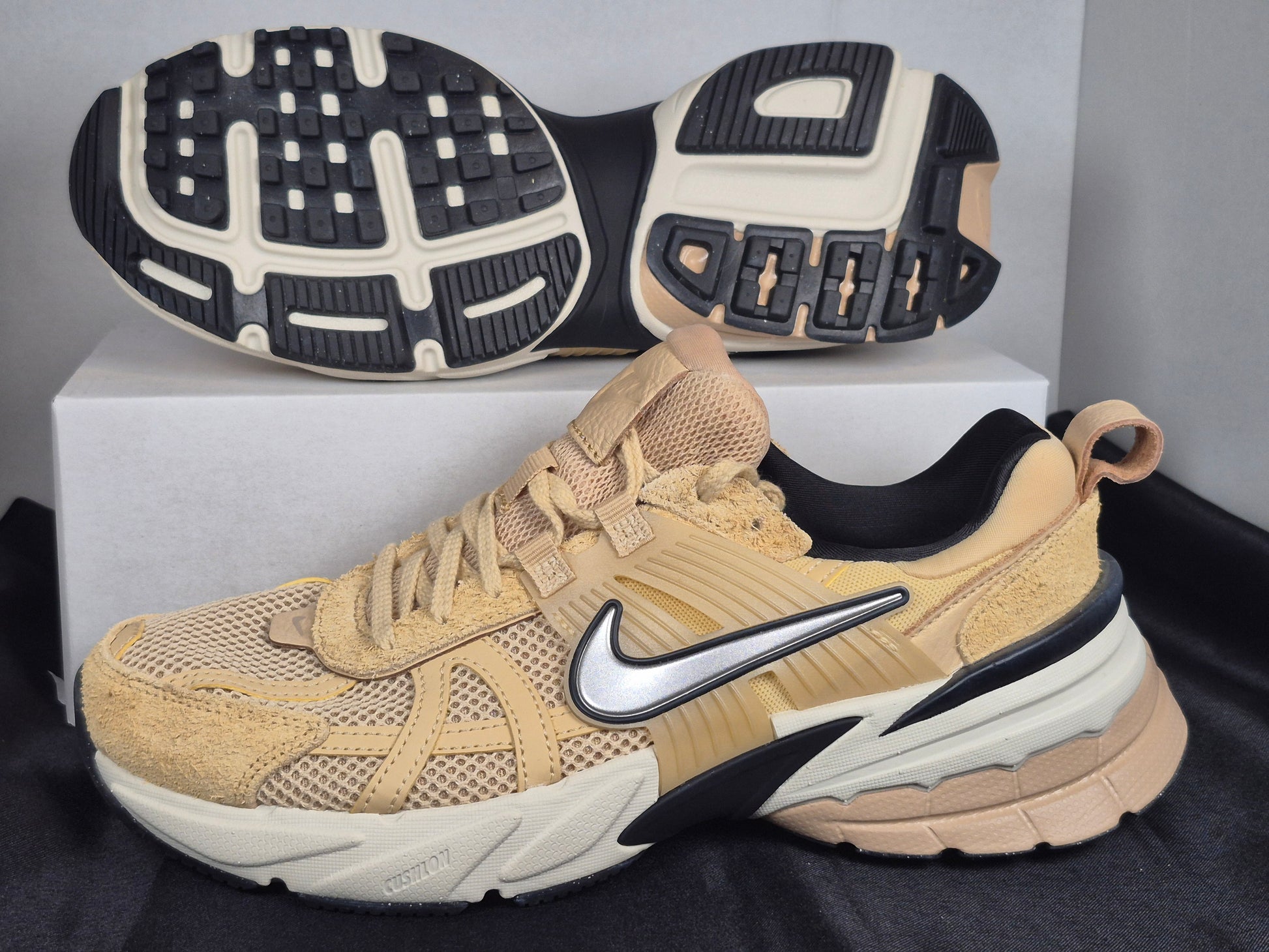 Nike V2K Run Women's size 9.5W/8M