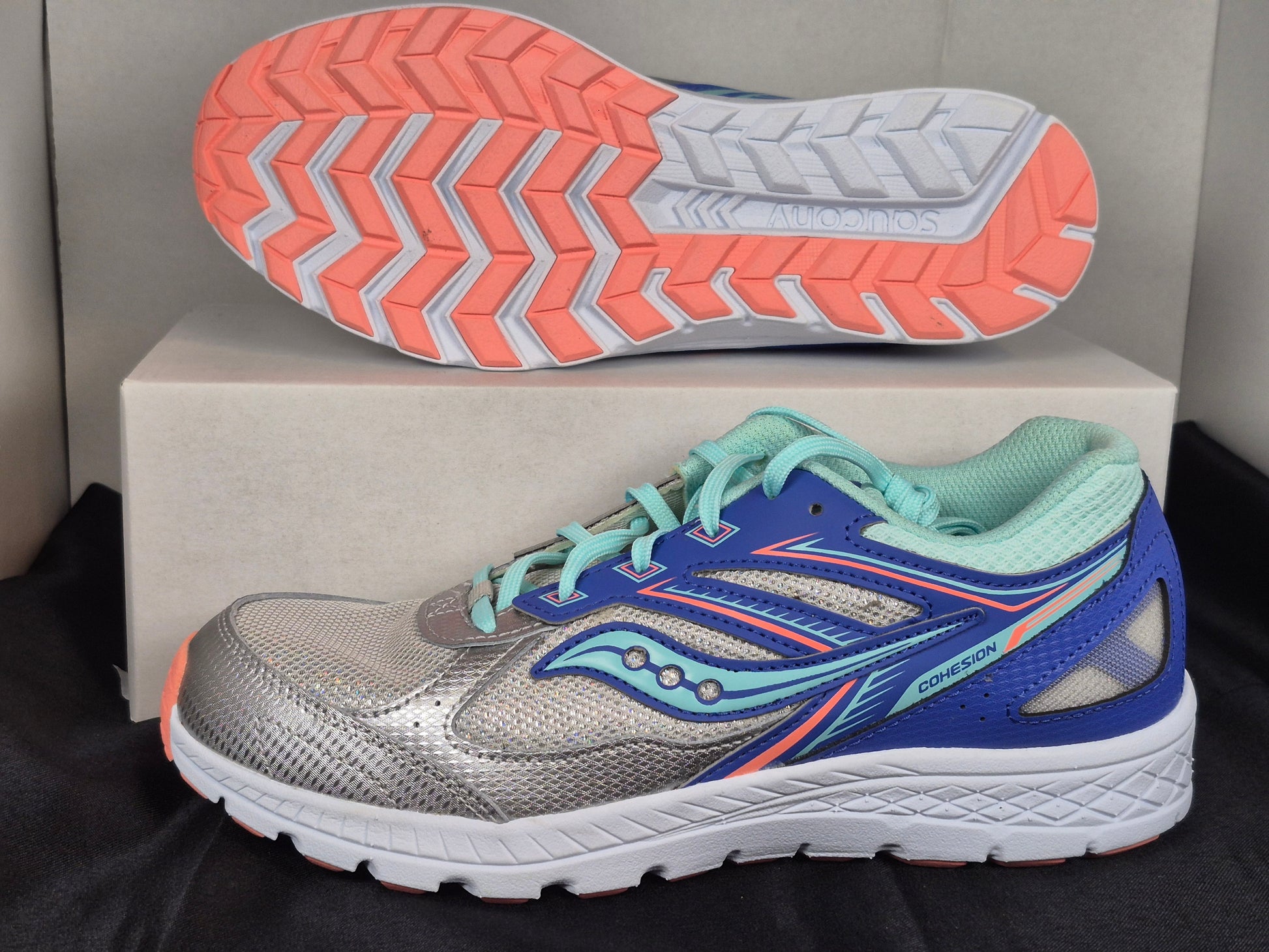 Saucony Cohesion 14 Running Shoe size 7M/8.5W