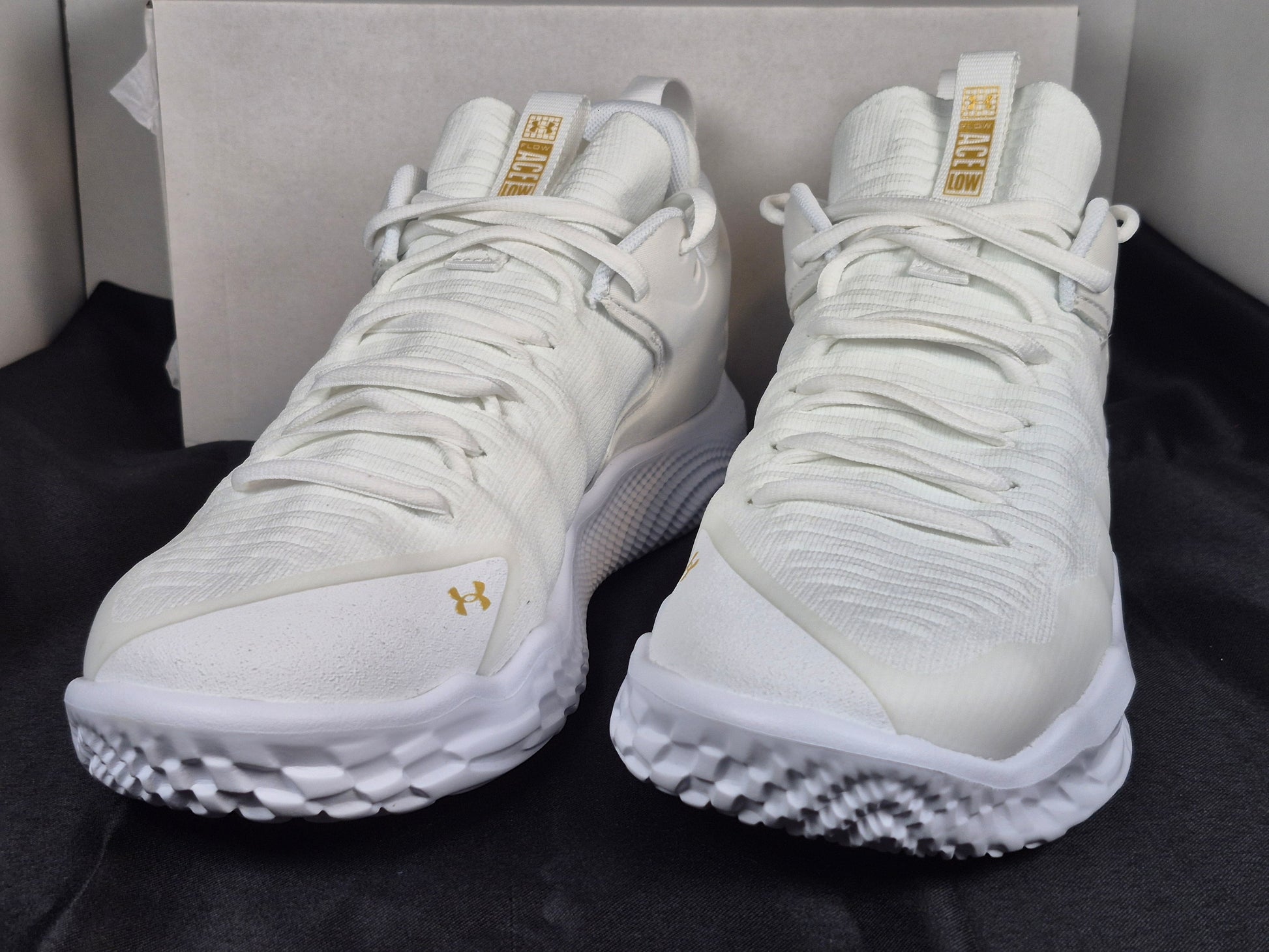 UA Flow Ace Low Women's Volleyball Shoe size 11