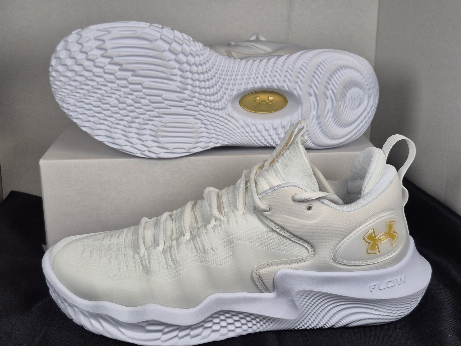 UA Flow Ace Low Women's Volleyball Shoe size 11